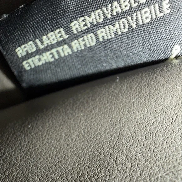 Fendi 2Jours Small / Petite Tote in Beige-Gray Leather with Crossbody Strap - Picture 15 of 16